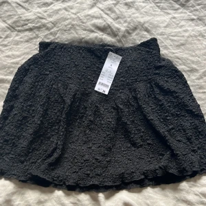 Kjol - Jättefin kjol från ginatricot, helt oanvänd💌nypris 299kr 
