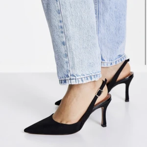 Klackskor Nyskick - Svarta stilettklackar från Asos Design Aldrig använda, endast testade! Säljer snabbt på Asos hemsida! 4,3⭐️