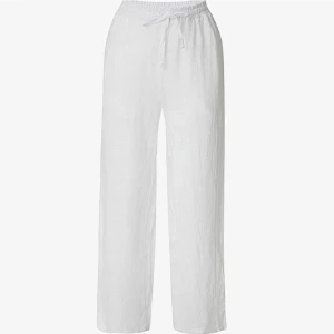 Linnebyxor - Vita linnebyxor från Chelsea. Oanvända, kom privat för bilder med dem på. Storlek xs.