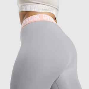 Fit leggins  - Säljs inte längre. Använda 1 gång. Squat prof trots ljus färg. Passar xs-m. Jag står för frakten ❤️
