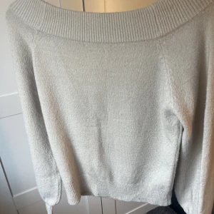 Stickad tröja  - Jättemjuk stickad tröja som inte blivit använd💞‼️Fraktalternativet stämmer inte‼️