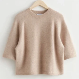 & Other stories tröja  - En superfin och populär tröja från & Other stories! Köpt här på Plick!💕💕