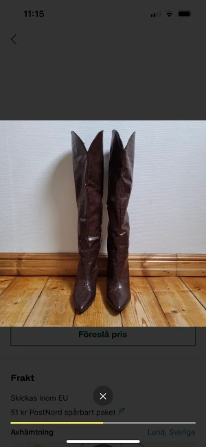 Bruna stövlar - Bruna stövlar i fakeläder från Shein med snyggt ”krokodilmönster” i storlek 42. Använda 1-2 gånger! Kan mötas upp eller postas😊