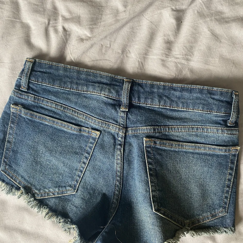 Jätte finna shorts från h&m alldrig använda köpte för ca 200 pris kan diskuteras . Jeans & Byxor.