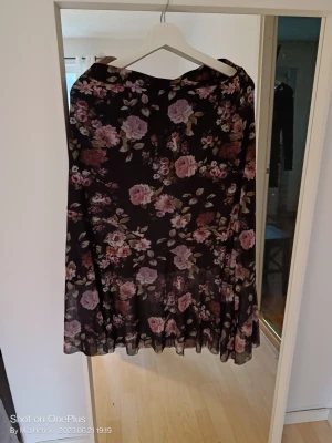 Mesch kjol oanvänd  - En fin oanvänd Mesch kjol från CC Capri Collection storl S Resår i midjan 