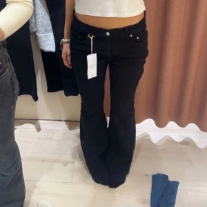 Gina jeans - Bootcut mid waist jeans från Gina. Strl 36 och passar mig som är 175cm men skulle nog också passa om man är mellan 168-175cm