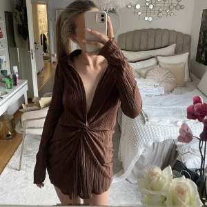 Klänning  - Klänning som är perfekt till fest! 