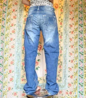 true religion jeans - true religion jeans helt oanvända  jag är 80cm runt midjan och 165 lång 