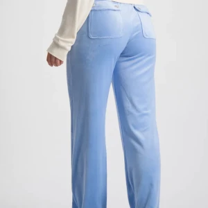 Juciy couture  - Säljer dessa ljusblåa juciy couture byxor. Jag säljer de för att de går inte till användning, har använt dom 1-2 gånger. Tvättad innan köp!❤️