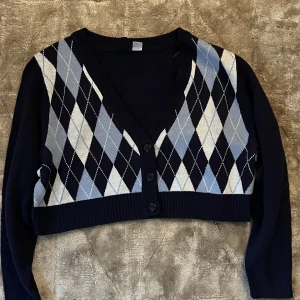 Stickad rutig kofta - Stickad rutig kofta. Knappt använd. 