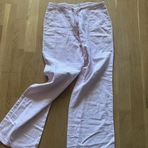Rosa linne byxor - Strl l men passar s-m, lågmidjade. Liknar gimaguas rosa byxor 