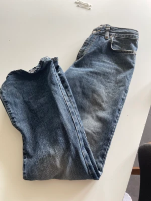 Crocker jeans - Bootcut Crocker jeans som passar s/m. Fina och långa på mig som är 162