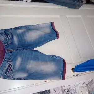 Tommy hilfiger jeans shorts. Dom är i fint skick.  