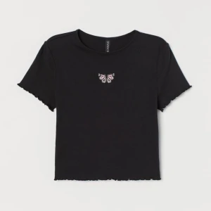 Crop top 36 / S - Söt crop top med fjäril. Använd max 3 gånger så är i perfekt skick.