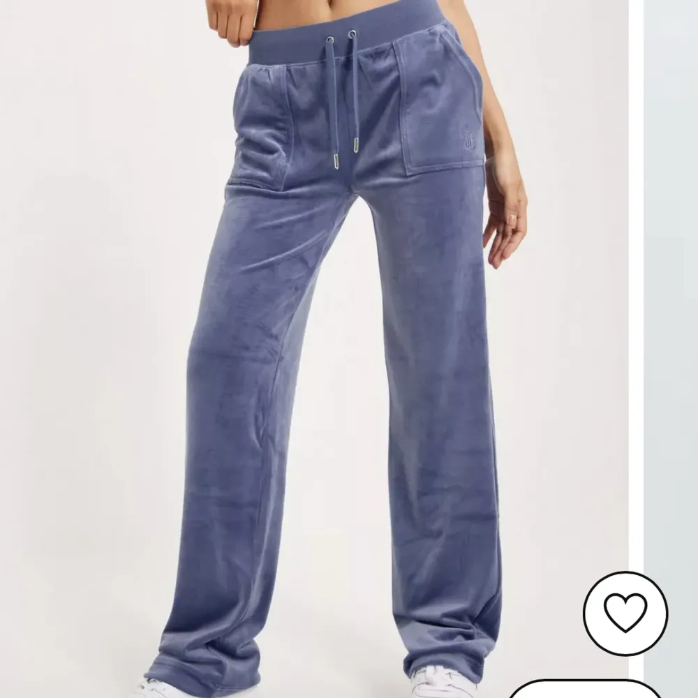 Säljer dom för 600 (pris kan diskuteras) Köpta för 1100kr💓Tvättad en gång, inga skador eller tecken på användning💗. Jeans & Byxor.