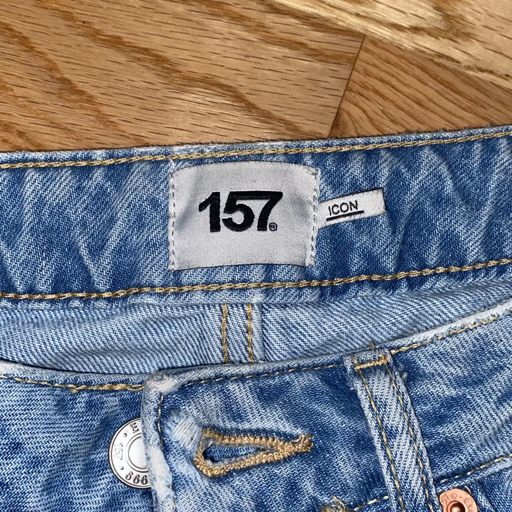 Super fina jeans från lager 157 i bra skick, modellen ”icon”. Säljer för att dom är förstora och får därför ingen användning av dom. Jeans & Byxor.