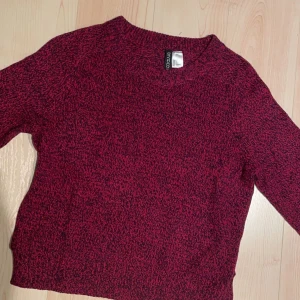 Tröja - Stickad tröja från H&M i storlek XS.  Skriv privat för fler bilder. Pris kan diskuteras!