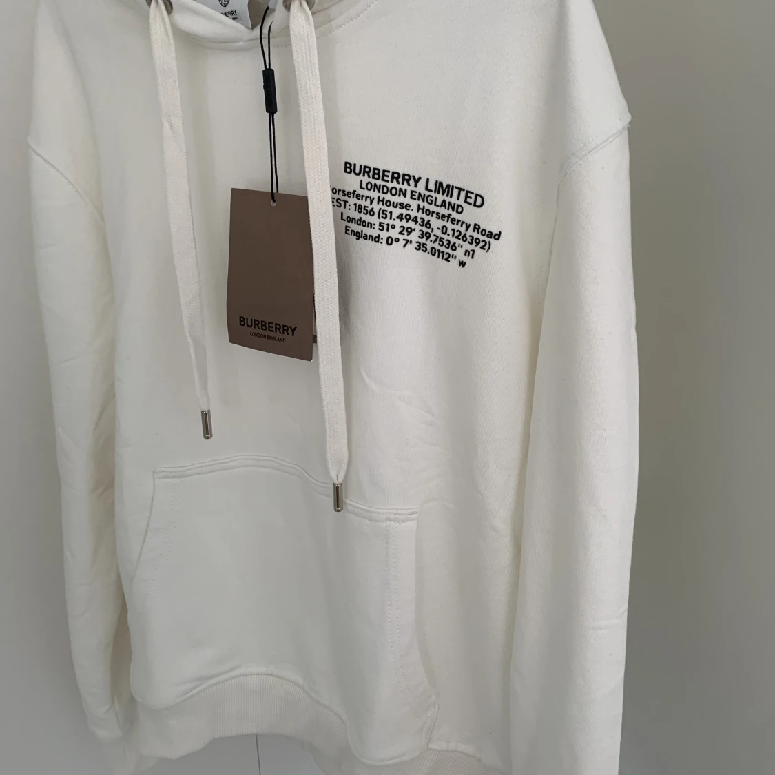 Vitt Burberry hoodie
