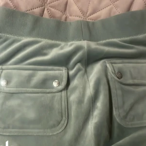 Juicy - Säljer dessa för dem är tyvär för små, jätte fint skick,