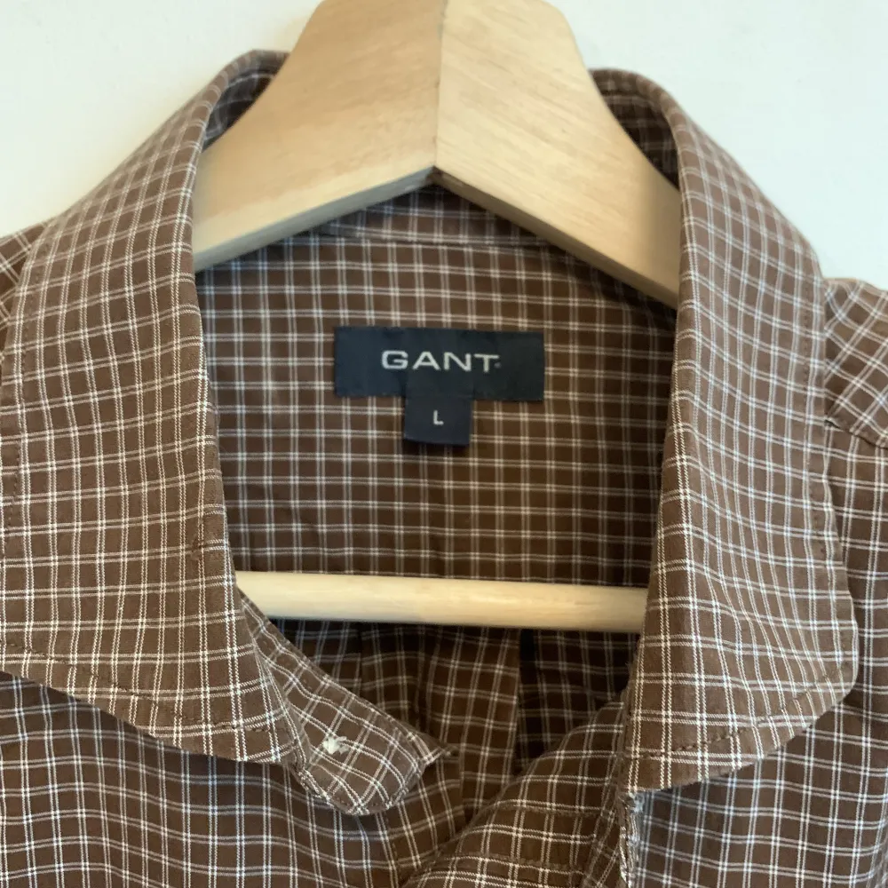 Rutig Gant skjorta stl L. Utmärkt skick. Skicka dm vid frågor :). Skjortor.