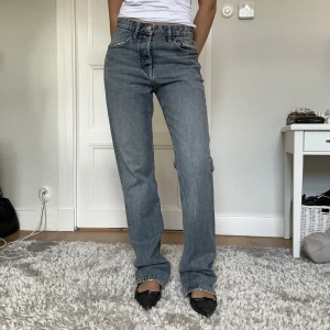 Zara straight leg jeans - Superfina straight leg jeans från zara i storlek 36💕 Superfint skick och inte alls upptrasade nertill!