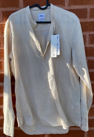 Linnetröja - Oanvänd linnetröja från Zara. Storlek S. Relaxed fit. Nypris 359:- 