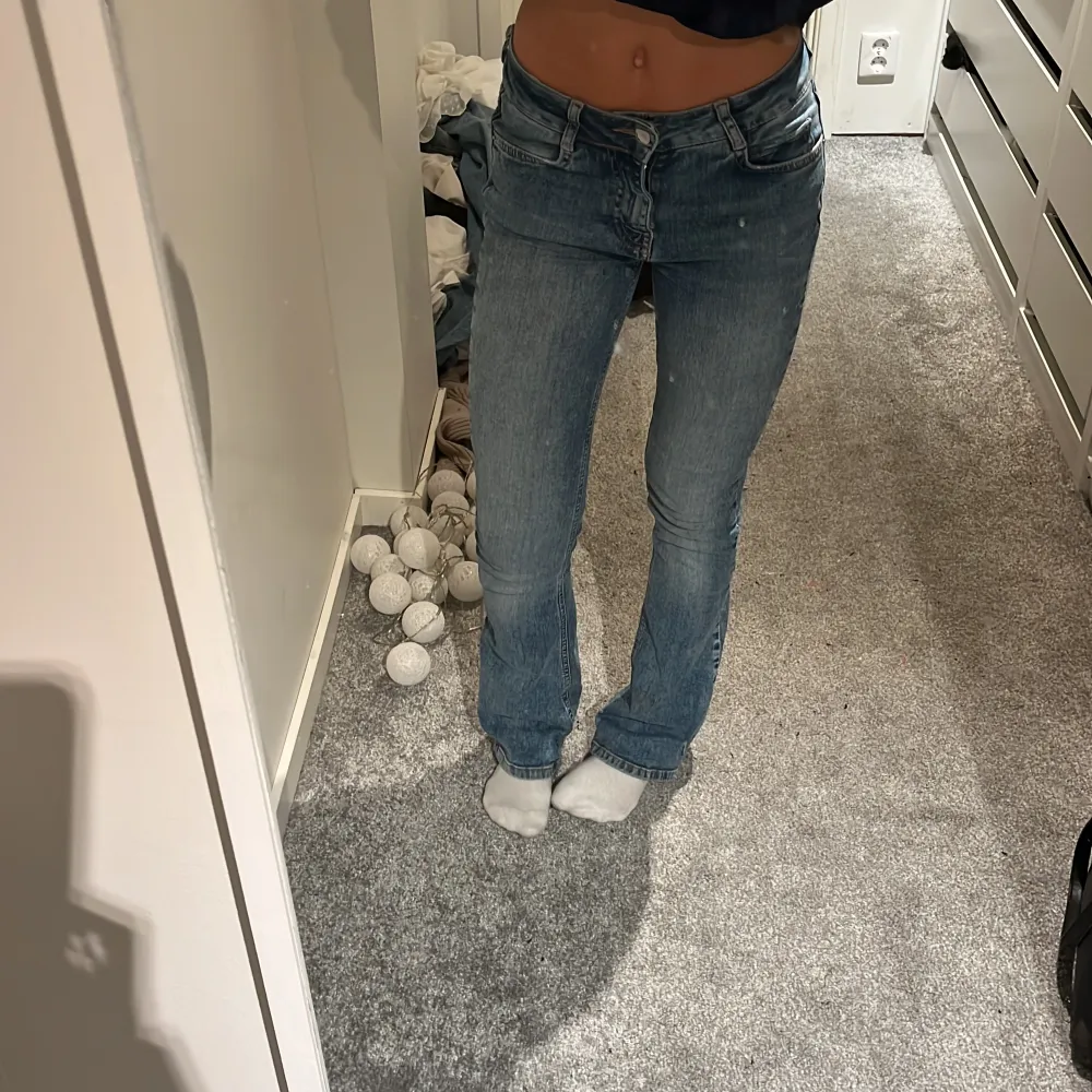 Low waist. Passar om du är runt 160. Skriv om du har frågor eller om du vill ha fler bilder. Pris kan diskuteras om man är snabb. Jeans & Byxor.