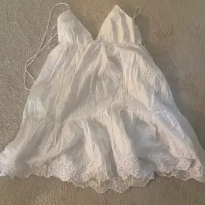 Skit snygg klänning från zara i nyskick.  Säljer pga att jag inte använder längre. 