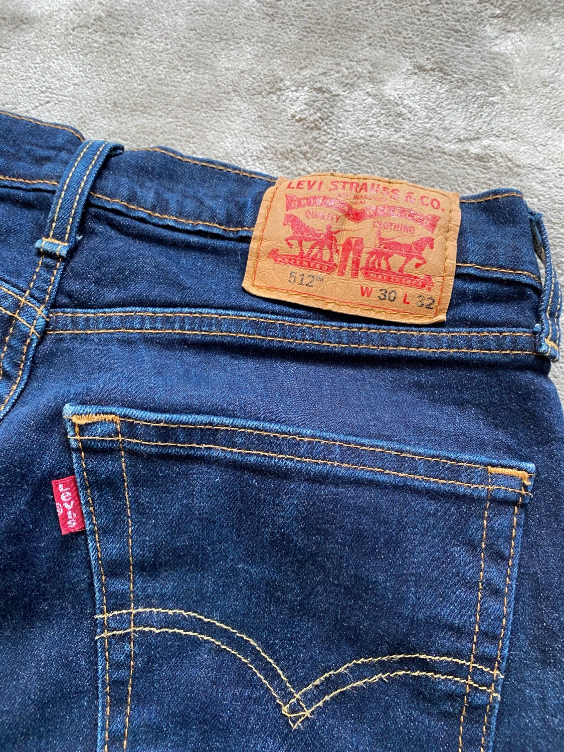 Mörkblå Levis Jeans - 90