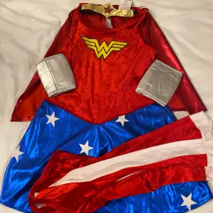 Säljer detta denna Wonder Woman outfiten / kostymen för att jag inte får användning av den 🫶