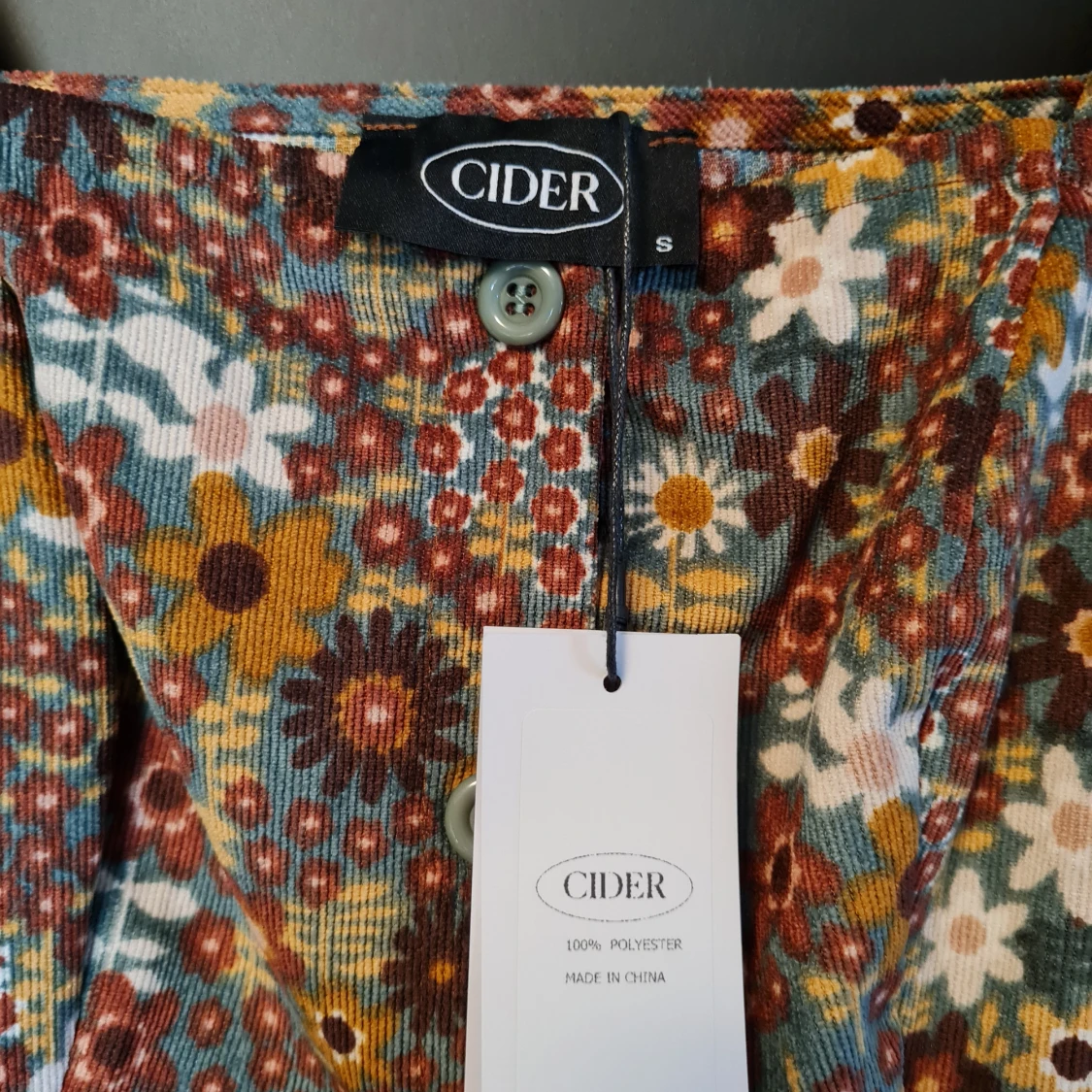 Klänning i höstfärgat blomster  - 90