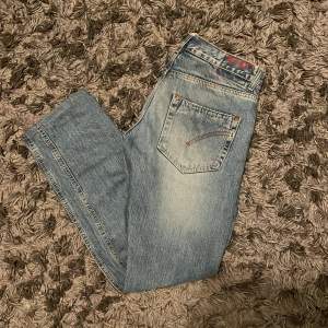 Säljer mina Dondup jeans i storlek 33 i bra skick. Billigare vid snabb affär.
