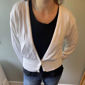 Vintage vit kofta - Vit kofta köpt i Italien, i väldigt gott skick⭐️