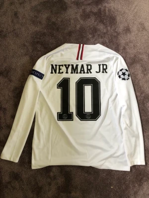 Neymar fotbollströja M - Neymar fotbollströja size M pris kan diskuteras 