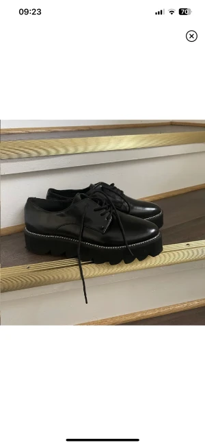 Snygga skor - Snygga skor från NELLY som använts endast 1 gång. Perfekt skick! Fraktar samma dag som köpet!