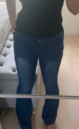 Jeans - Vanliga bootcut jeans, bekväma och tunna. För små för mig!