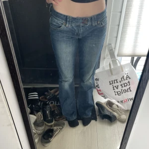 Calvin Klein Jeans - Jeans från Calvin Klein. Svårt att säga helt vilken storlek men skulle säga s/m. Lite stora för mig så har aldrig användt dom efter att jag köpte dom av en tjej här på Plick. 