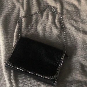 Tiamo väska - Säljer denna timao väska som har ”rostat” som man ser på bild 2❣️ Men det syns inte på😇💋