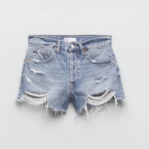 Zarashorts - Säljer mina helt oanvända shorts från zara eftersom de aldrig kommit till användning. Nypris är 329 och priset kan diskuteras 💞