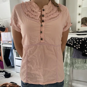 Söt blus - Så fin och söt blus i finaste färgen!!