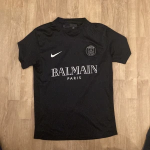 Psg x balmain tröja - Psg x balmain tröja bra skick pris kan diskuteras vid snabb affär 