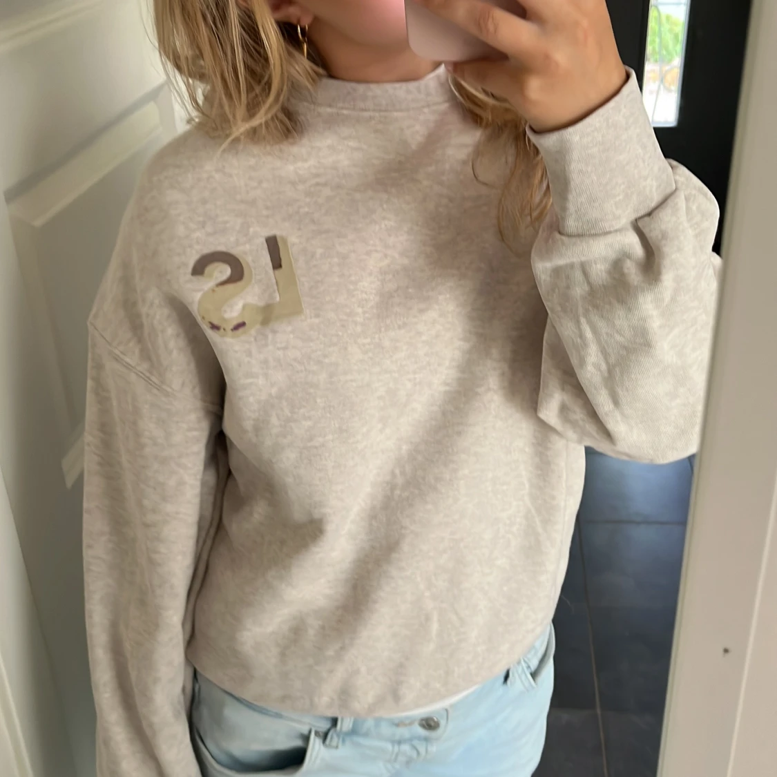 Sweatshirt