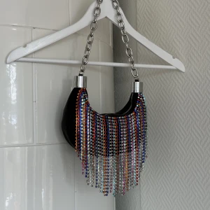 Väska med strass - Söt väska från Asos med strass, aldrig använd!