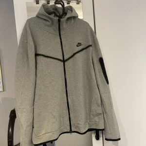 Nike tröja  - En nike tröja i ny skick, storlek 2 XL