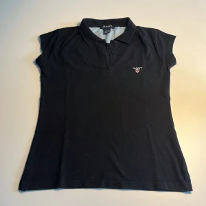 Pikétröja Gant  - Äkta Gant i storlek M men som även passar S. Säljer denna då den inte används.