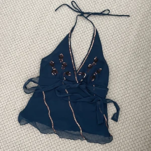 halterneck topp - halterneck linne med paljetter! jag är s som referens 🫶🏻