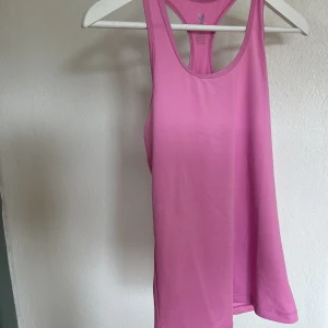 Träningslinne - Rosa träningslinne i storlek XS💞 Köparen står för frakten