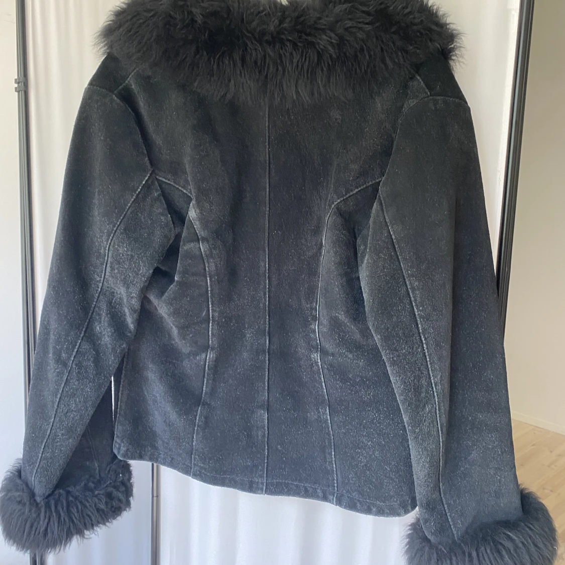 Faux fur jacka - 90