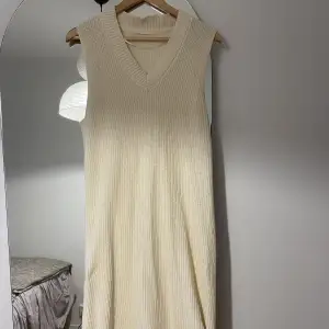 Vit klänning från arket  