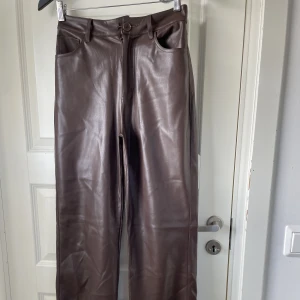 Skinbyxor - Skin byxor i storlek 38.